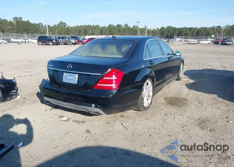 2013 Mercedes-Benz S 550 z USA, uszkodzony, nr VIN WDDNG7DB1DA513575